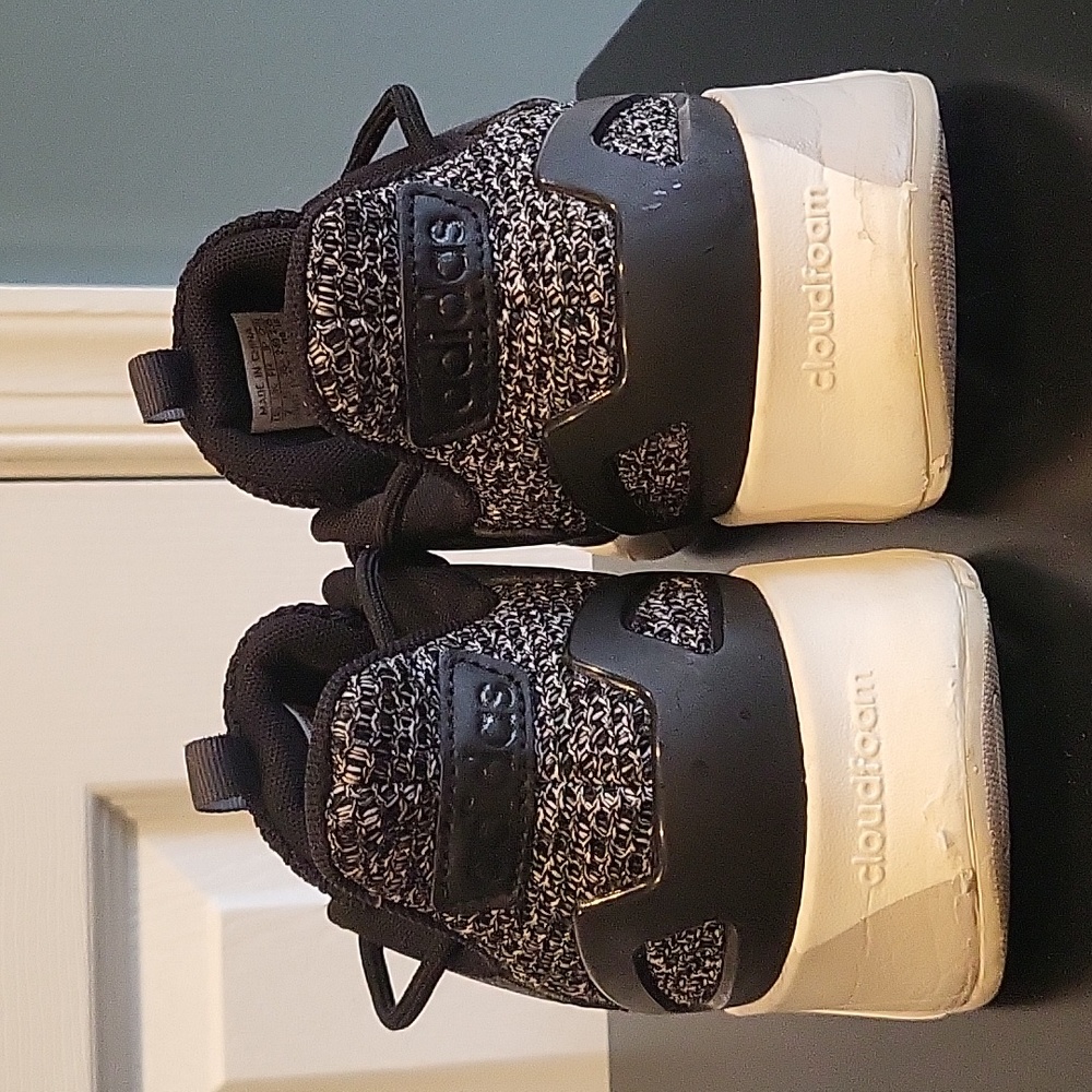 Sneakers - Picture 4 of 8